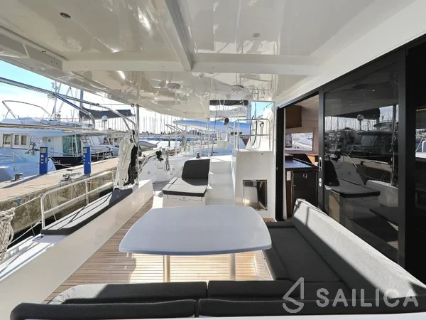 Lagoon 42 - Yacht Charter Sailica
