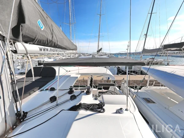 Lagoon 42 - Yacht Charter Sailica
