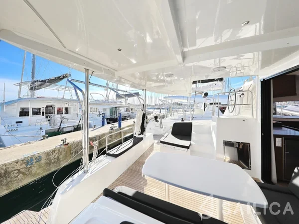 Lagoon 42 - Yacht Charter Sailica