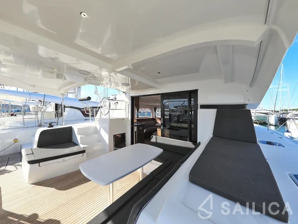 Lagoon 42 - Yacht Charter Sailica