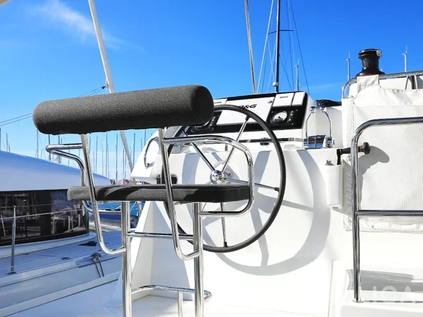 Lagoon 42 - Yacht Charter Sailica