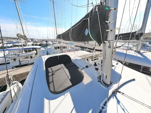 Lagoon 42 - Yacht Charter Sailica