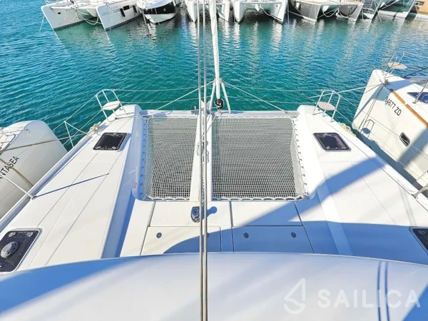 Lagoon 42 - Yacht Charter Sailica