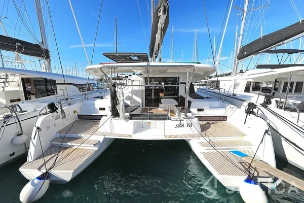 Lagoon 42 - Yacht Charter Sailica