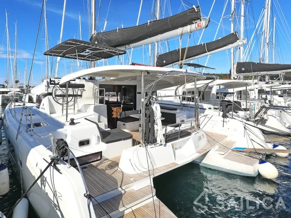 Lagoon 42 - Yacht Charter Sailica