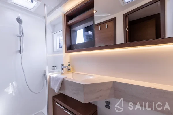 Lagoon 50 - Yacht Charter Sailica