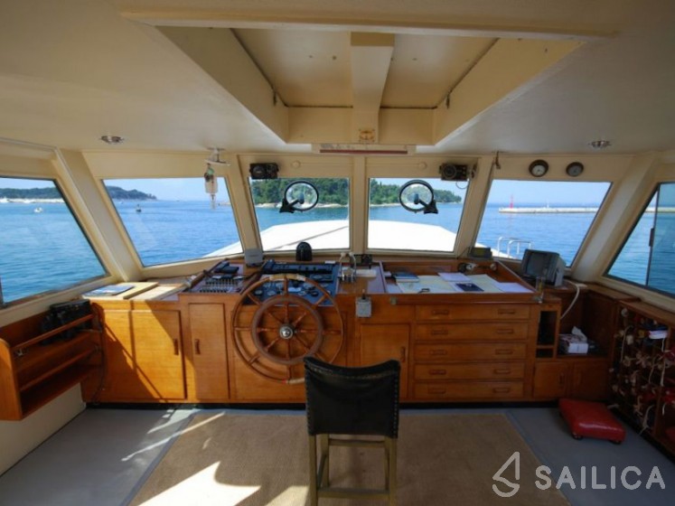 Fleur de Lys - Yacht Charter Sailica