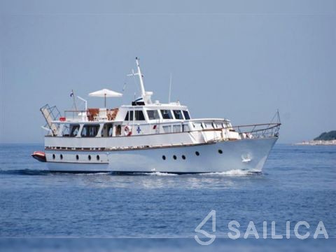 Fleur de Lys - Yacht Charter Sailica
