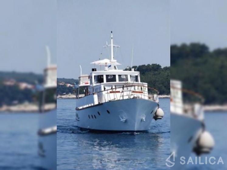 Fleur de Lys - Yacht Charter Sailica