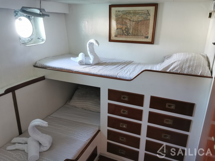 Fleur de Lys - Yacht Charter Sailica