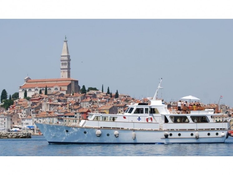 Fleur de Lys - Yacht Charter Sailica
