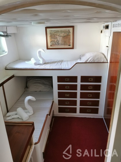 Fleur de Lys - Yacht Charter Sailica