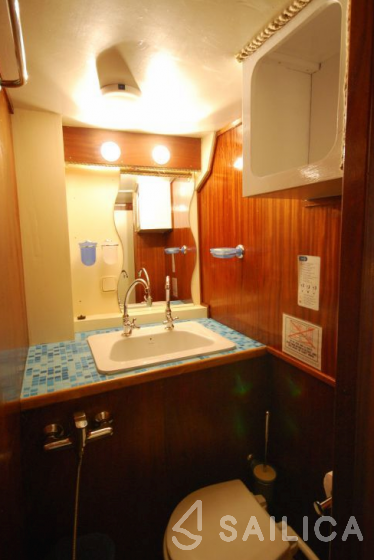 Fleur de Lys - Yacht Charter Sailica