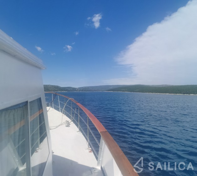 Fleur de Lys - Yacht Charter Sailica