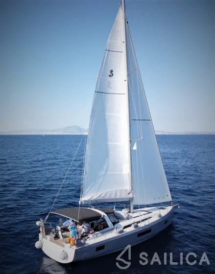Oceanis 51.1 - Yacht Charter Sailica