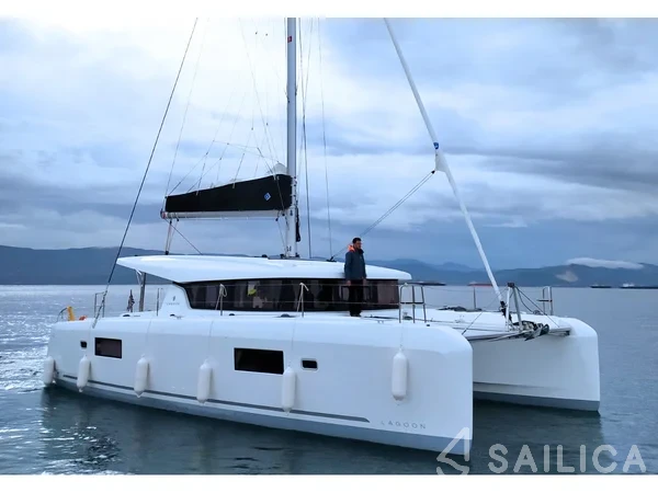 Lagoon 42 - Photo #18 Lagoon 42 - Yacht Charter Sailica
