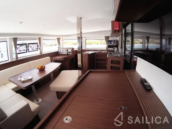 Lagoon 42 - Photo #23 Lagoon 42 - Yacht Charter Sailica