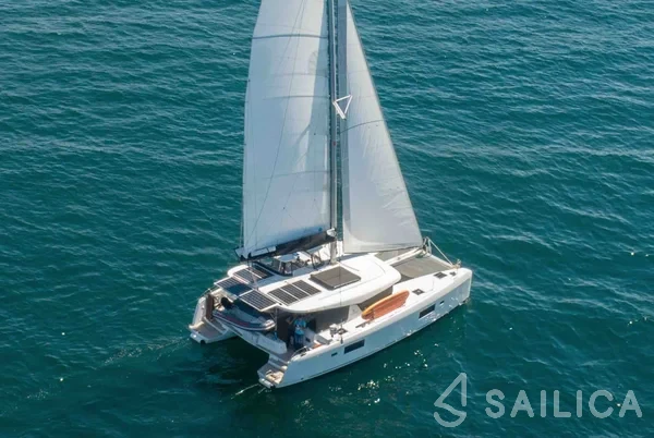 Lagoon 42 - Yacht Charter Sailica
