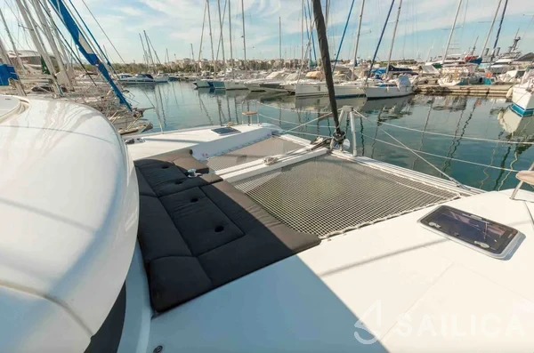 Lagoon 42 - Yacht Charter Sailica