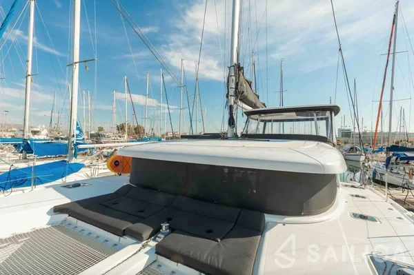 Lagoon 42 - Yacht Charter Sailica