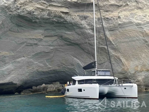 Lagoon 42 - Yacht Charter Sailica