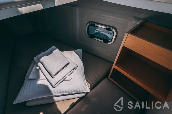 Lagoon 400 S2 - Yacht Charter Sailica