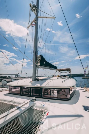 Lagoon 400 S2 - Yacht Charter Sailica