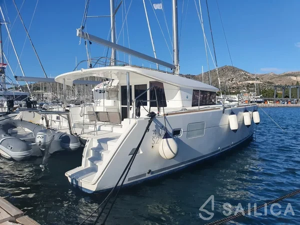 Lagoon 400 S2 - Yacht Charter Sailica
