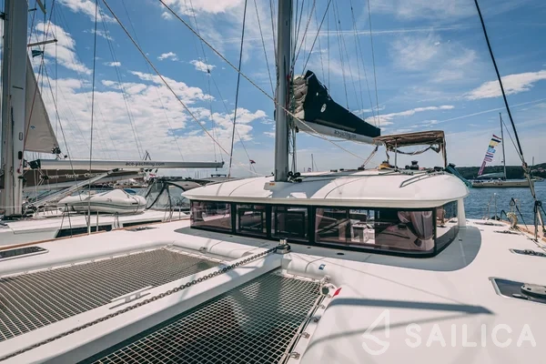 Lagoon 400 S2 - Yacht Charter Sailica