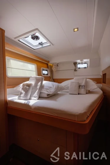 Lagoon 400 S2 - Yacht Charter Sailica