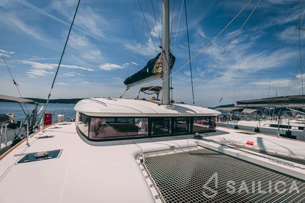 Lagoon 400 S2 - Yacht Charter Sailica