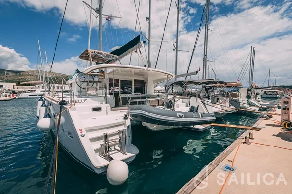 Lagoon 400 S2 - Yacht Charter Sailica