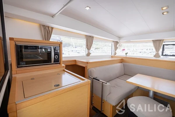 Lagoon 400 S2 - Yacht Charter Sailica