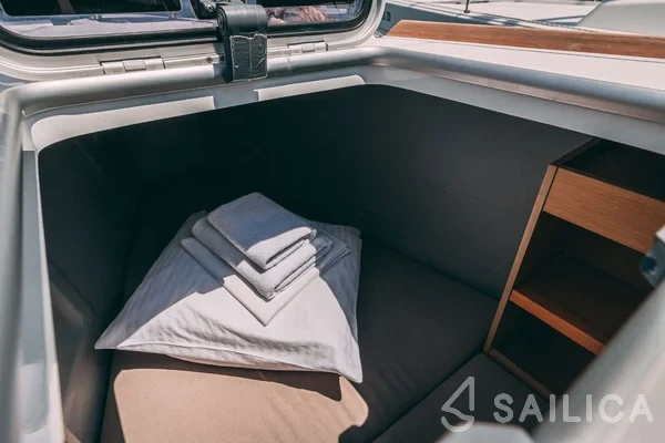 Lagoon 400 S2 - Yacht Charter Sailica