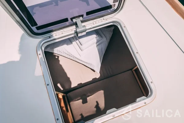 Lagoon 400 S2 - Yacht Charter Sailica