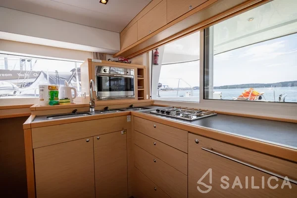 Lagoon 400 S2 - Yacht Charter Sailica