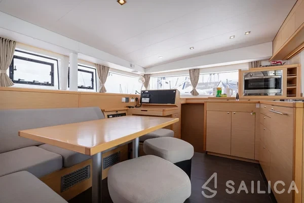 Lagoon 400 S2 - Yacht Charter Sailica