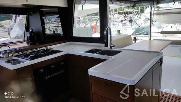 Nautitech 46 Fly - Yacht Charter Sailica