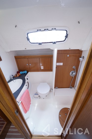 Bavaria 43 Cruiser - Yacht Charter Sailica