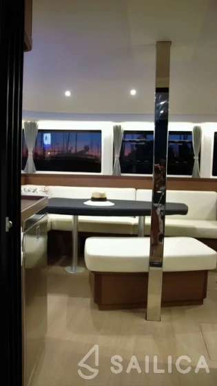 Lagoon 42 - Yacht Charter Sailica