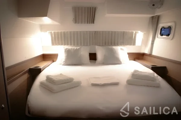 Lagoon 42 - Yacht Charter Sailica