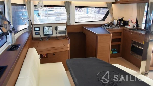 Lagoon 42 - Yacht Charter Sailica