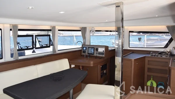 Lagoon 42 - Yacht Charter Sailica
