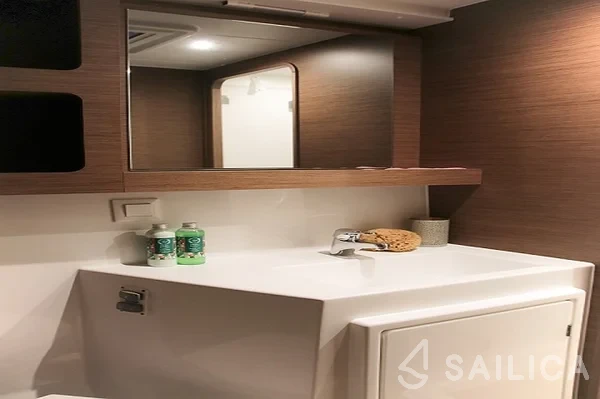 Lagoon 42 - Yacht Charter Sailica