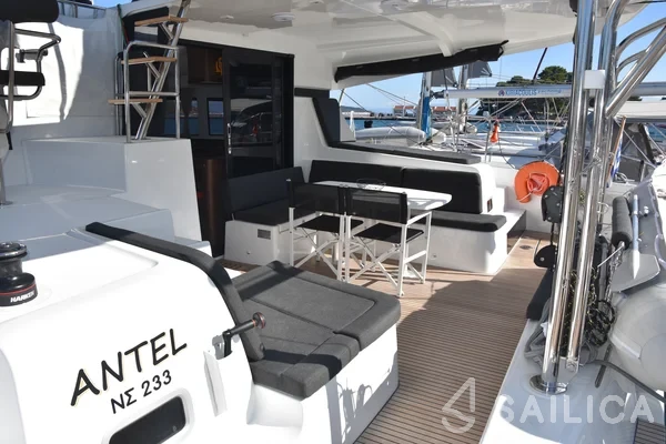 Lagoon 42 - Yacht Charter Sailica