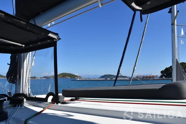 Lagoon 42 - Yacht Charter Sailica