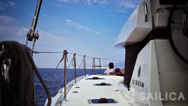 Lagoon 42 - Yacht Charter Sailica