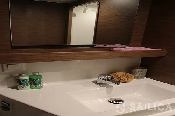 Lagoon 42 - Yacht Charter Sailica