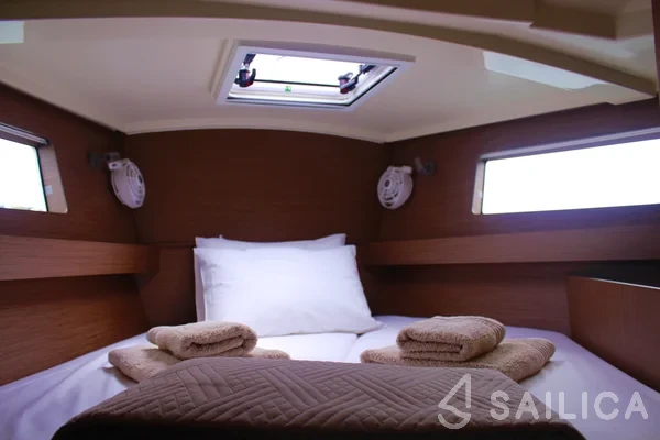 Oceanis 41.1 - Yacht Charter Sailica