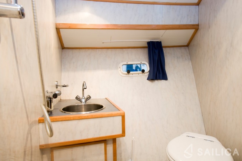 De Drait Renal 45 - Yacht Charter Sailica